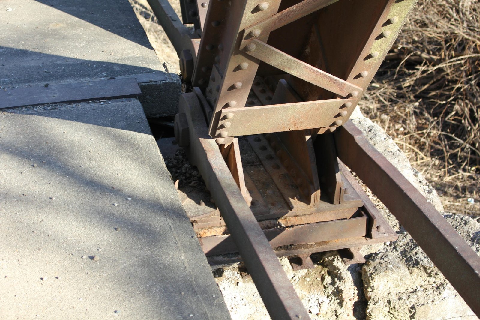 Lower angle connection, west span (span #4)